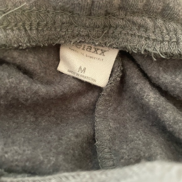 GUC relaxx grey cargo sweats. Size medium - Picture 5 of 6